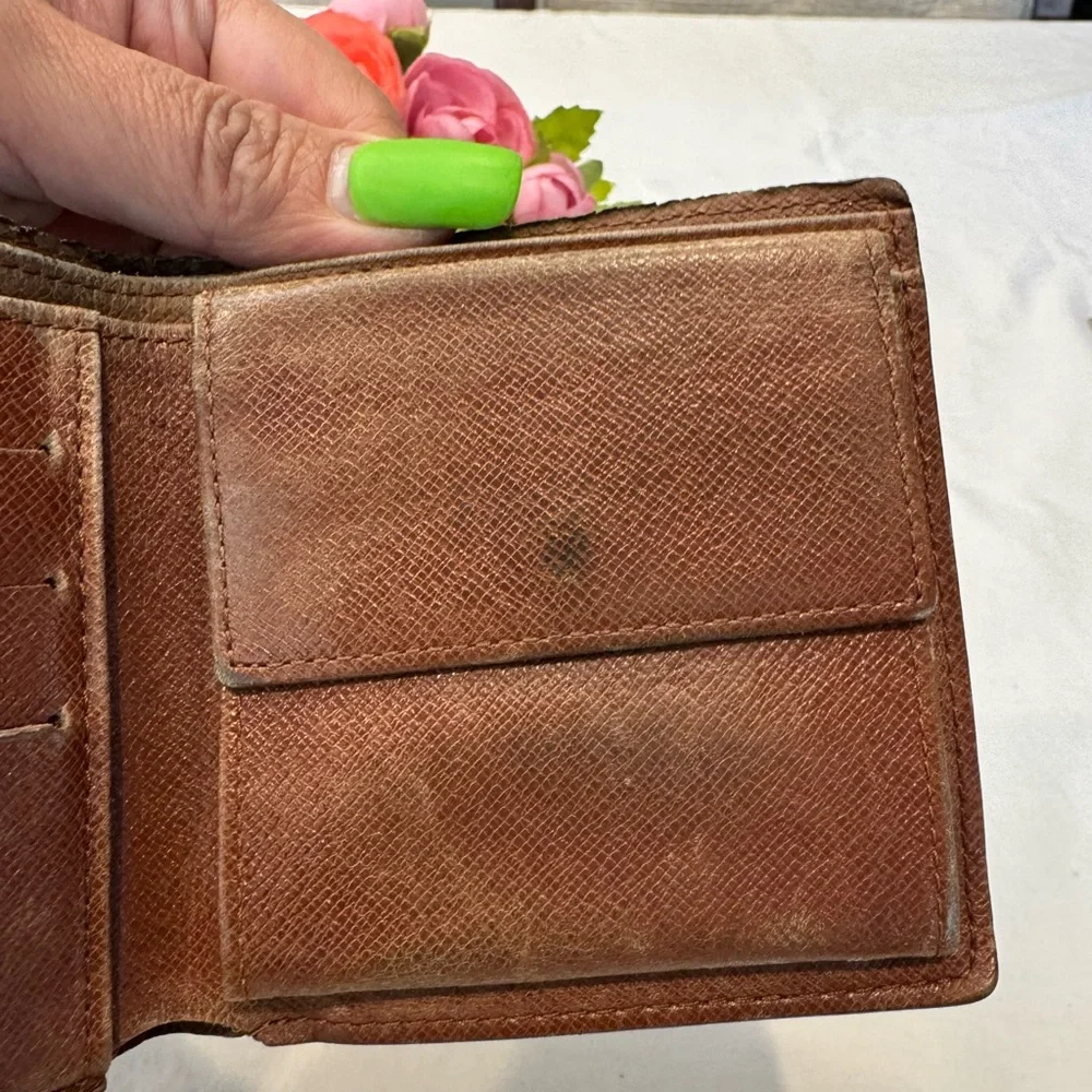 Authentic Louis Vuitton men’s wallet - Picture 8 of 12